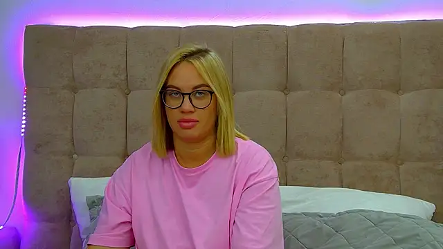 MariaNeumann online show from 12, 11, 2025