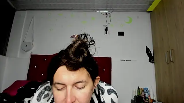 Sweet-Suck69 online show from 6, 1, 2025