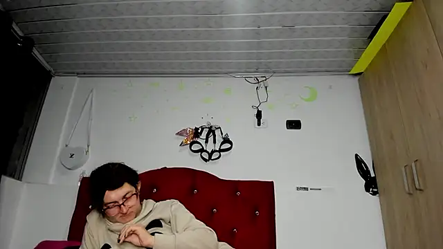 Sweet-Suck69 online show from 6, 1, 2025