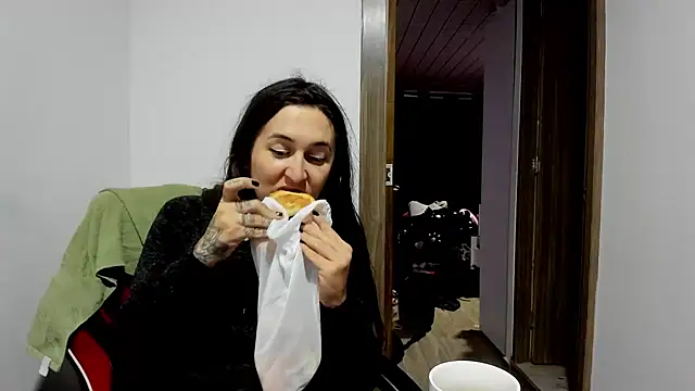 Sweet-Suck69 online show from 18, 2, 2025