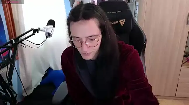 Snapshot of MemiKouki chatting on 1, 2, 2025 MemiKouki online show from 1, 2, 2025