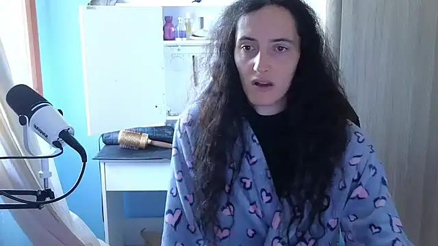 Snapshot of MemiKouki chatting on 8, 10, 2025 MemiKouki online show from 8, 10, 2025