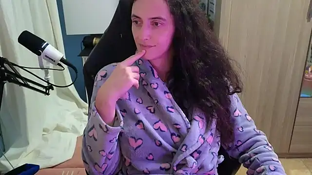 Snapshot of MemiKouki chatting on 9, 10, 2025 MemiKouki online show from 9, 10, 2025