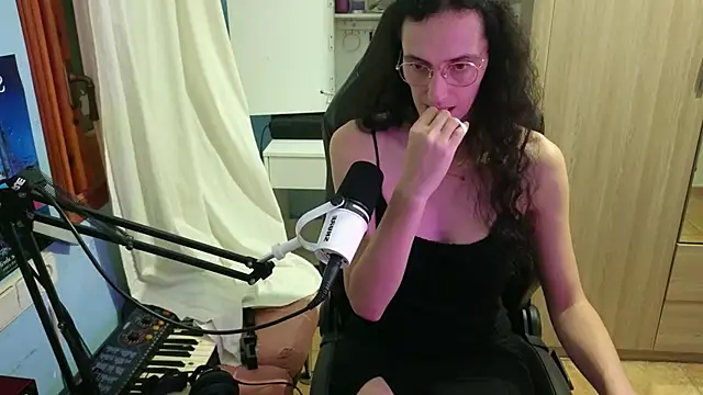 MemiKouki online show from 12, 5, 2026