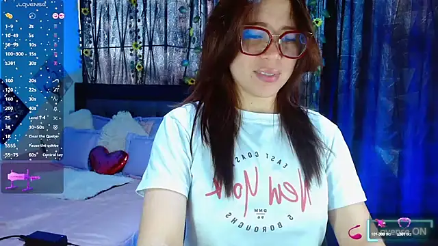 Snapshot of SharonR1 chatting on 13, 9, 2025 SharonR1 online show from 13, 9, 2025