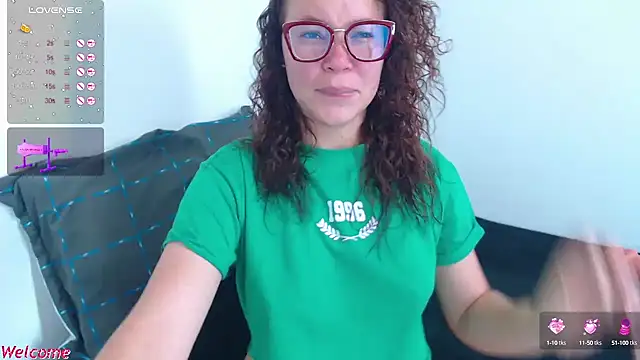 Snapshot of SharonR1 chatting on 21, 9, 2025 SharonR1 online show from 21, 9, 2025