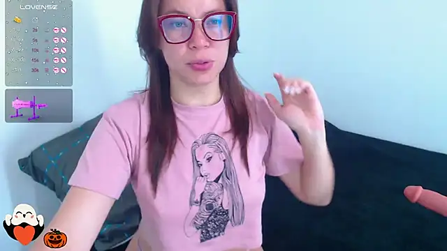 Snapshot of SharonR1 chatting on 5, 10, 2025 SharonR1 online show from 5, 10, 2025