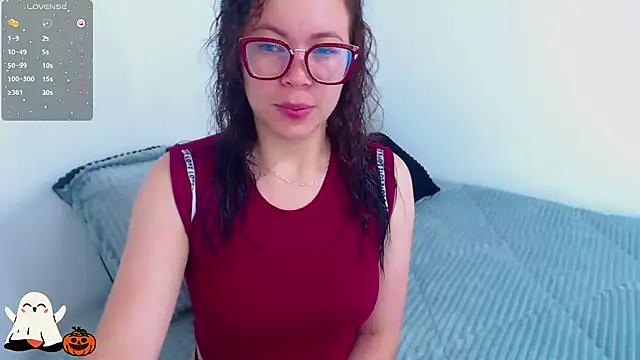 Snapshot of SharonR1 chatting on 15, 10, 2025 SharonR1 online show from 15, 10, 2025