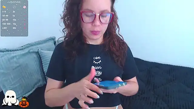 Snapshot of SharonR1 chatting on 22, 10, 2025 SharonR1 online show from 22, 10, 2025