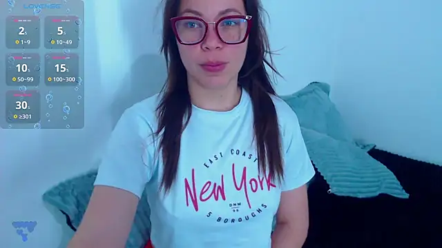 Snapshot of SharonR1 chatting on 17, 11, 2025 SharonR1 online show from 17, 11, 2025