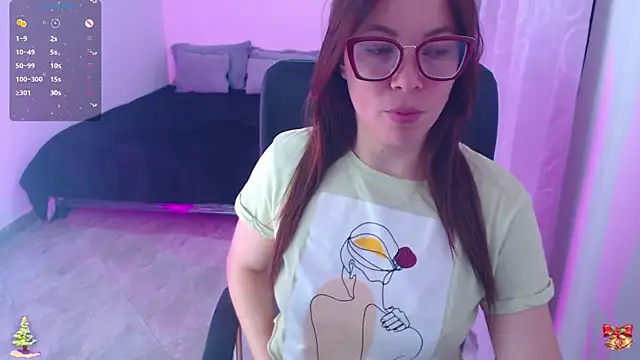 Snapshot of SharonR1 chatting on 15, 12, 2025 SharonR1 online show from 15, 12, 2025