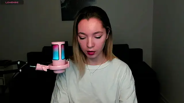 MiaThaine online show from 24, 12, 2024