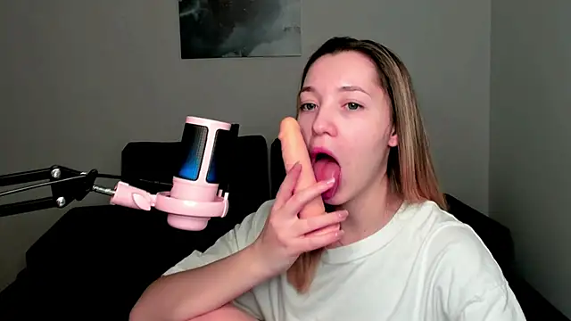 MiaThaine online show from 14, 1, 2025