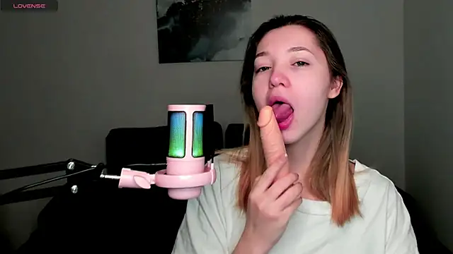 MiaThaine online show from 15, 1, 2025