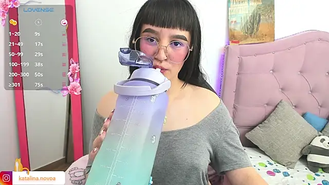 Katalina novoa online show from 3, 3, 2025