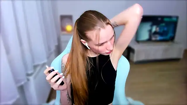 StellaLawless online show from 7, 2, 2025