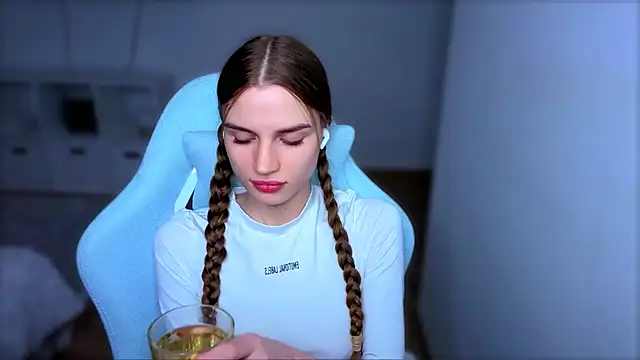 StellaLawless online show from 23, 9, 2025