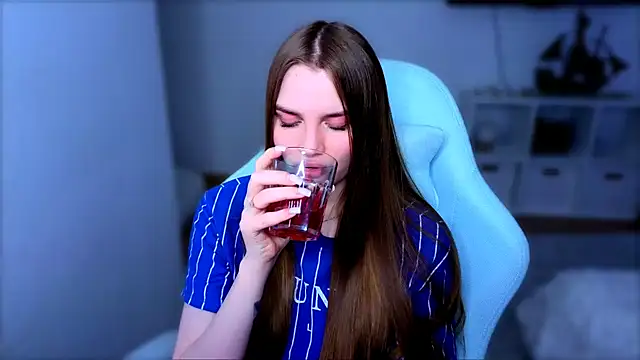 StellaLawless online show from 18, 12, 2025