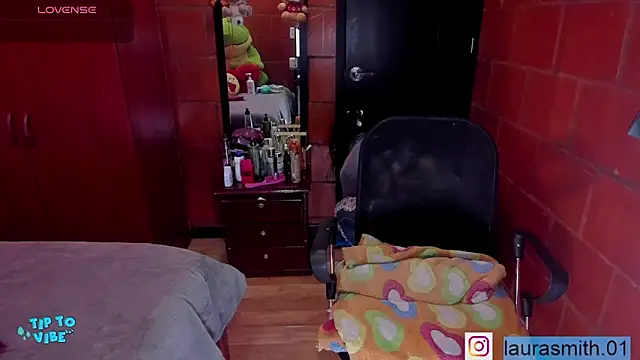 laura smith0 online show from 21, 6, 2026