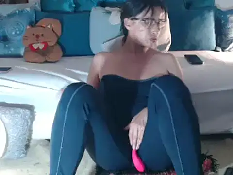 velvet lips01 online show from 16, 12, 2025