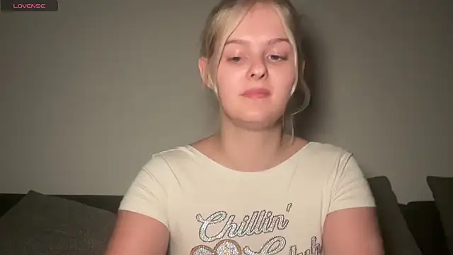 Snapshot of Allylove03 chatting on 8, 11, 2025 Allylove03 online show from 8, 11, 2025