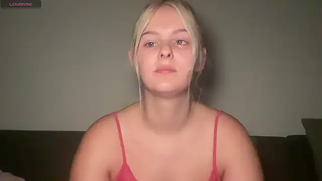 Snapshot of Allylove03 chatting on 11, 11, 2025 Allylove03 online show from 11, 11, 2025