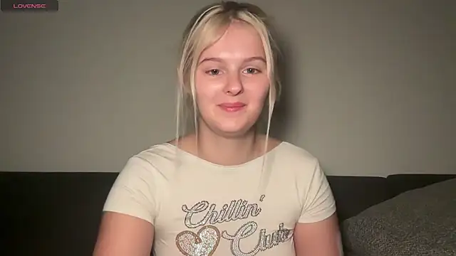 Snapshot of Allylove03 chatting on 15, 11, 2025 Allylove03 online show from 15, 11, 2025