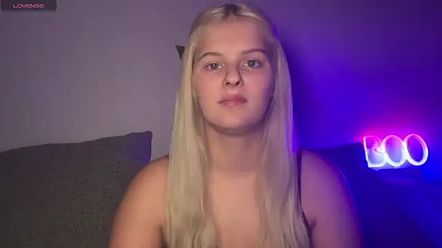 Snapshot of Allylove03 chatting on 16, 12, 2025 Allylove03 online show from 16, 12, 2025