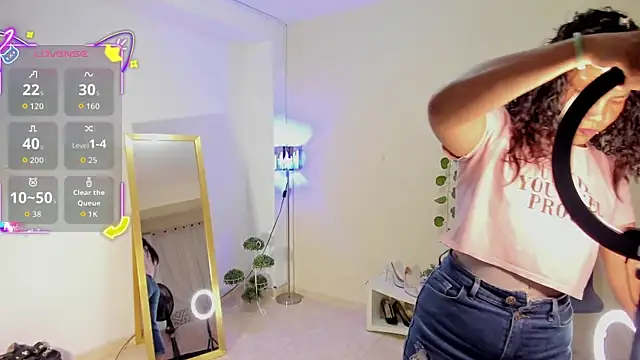 Snapshot of amelyaDreams chatting on 17, 10, 2025 amelyaDreams online show from 17, 10, 2025