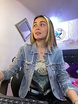 Snapshot of emma_oxford chatting on 19, 12, 2024 emma oxford online show from 19, 12, 2024