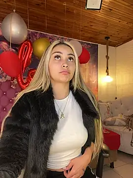 Snapshot of emma_oxford chatting on 18, 2, 2025 emma oxford online show from 18, 2, 2025