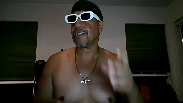 Snapshot of pimpdaddy4ever chatting on 2, 12, 2025 pimpdaddy4ever online show from 2, 12, 2025
