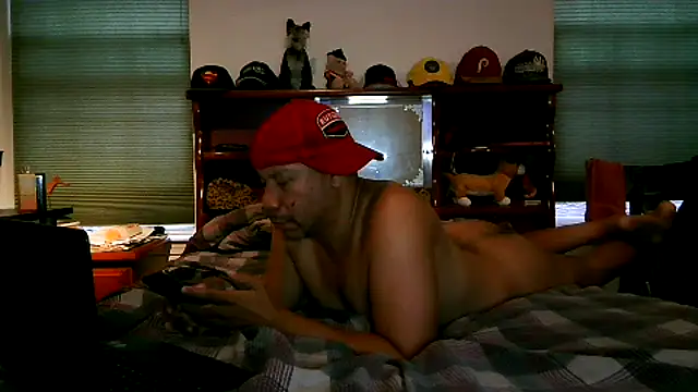 Snapshot of pimpdaddy4ever chatting on 2, 12, 2025 pimpdaddy4ever online show from 2, 12, 2025