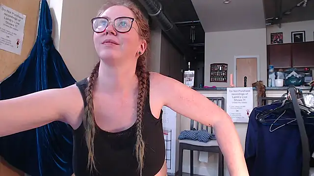 littlelustlamb online show from 8, 10, 2025