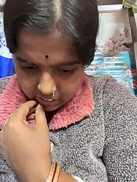 Snapshot of Beauty-queen chatting on 1, 2, 2025 Beauty-queen online show from 1, 2, 2025