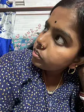 Snapshot of Beauty-queen chatting on 18, 2, 2025 Beauty-queen online show from 18, 2, 2025