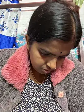 Snapshot of Beauty-queen chatting on 21, 2, 2025 Beauty-queen online show from 21, 2, 2025