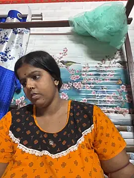 Snapshot of Beauty-queen chatting on 2, 3, 2025 Beauty-queen online show from 2, 3, 2025