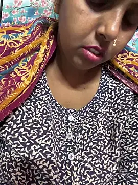 Snapshot of Beauty-queen chatting on 7, 3, 2025 Beauty-queen online show from 7, 3, 2025