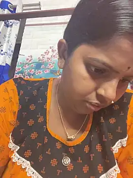 Snapshot of Beauty-queen chatting on 12, 3, 2025 Beauty-queen online show from 12, 3, 2025