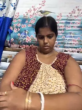 Snapshot of Beauty-queen chatting on 13, 9, 2025 Beauty-queen online show from 13, 9, 2025