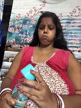 Snapshot of Beauty-queen chatting on 25, 9, 2025 Beauty-queen online show from 25, 9, 2025