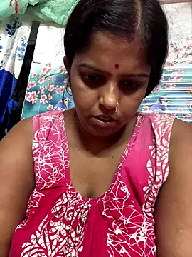 Snapshot of Beauty-queen chatting on 13, 10, 2025 Beauty-queen online show from 13, 10, 2025