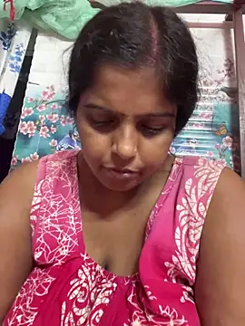 Snapshot of Beauty-queen chatting on 25, 10, 2025 Beauty-queen online show from 25, 10, 2025