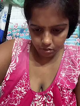 Snapshot of Beauty-queen chatting on 29, 10, 2025 Beauty-queen online show from 29, 10, 2025