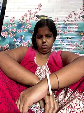 Snapshot of Beauty-queen chatting on 6, 11, 2025 Beauty-queen online show from 6, 11, 2025