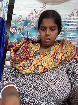 Snapshot of Beauty-queen chatting on 23, 11, 2025 Beauty-queen online show from 23, 11, 2025