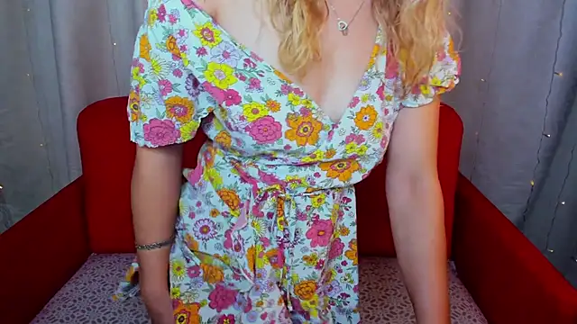 Snapshot of Milka_Blond chatting on 4, 10, 2025 Milka Blond online show from 4, 10, 2025