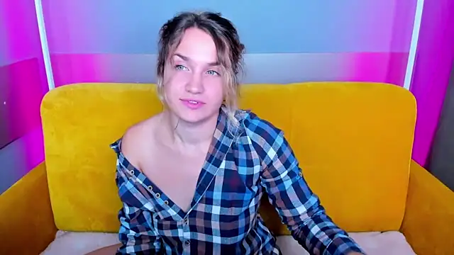 Snapshot of Milka_Blond chatting on 21, 10, 2025 Milka Blond online show from 21, 10, 2025