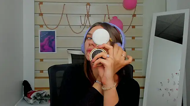 Josephine Kiss online show from 14, 2, 2025